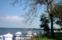 Thanneermukkom Ayurvedic Lake Resort, Alleppey