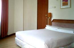 Mannapuram Hotel in Thrissur