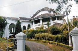 Rock End Manor Pachmarhi