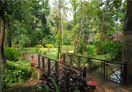 Kayaloram Lake Resort Alleppey