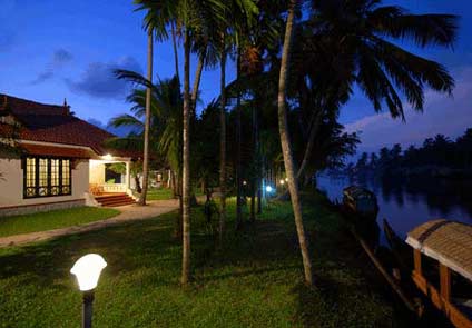 Palm Grove Lake Resort Alleppey