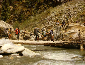 Trekking to Kunjapuri